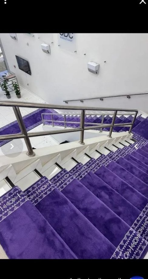 موكيت مركب على درج خارجي
