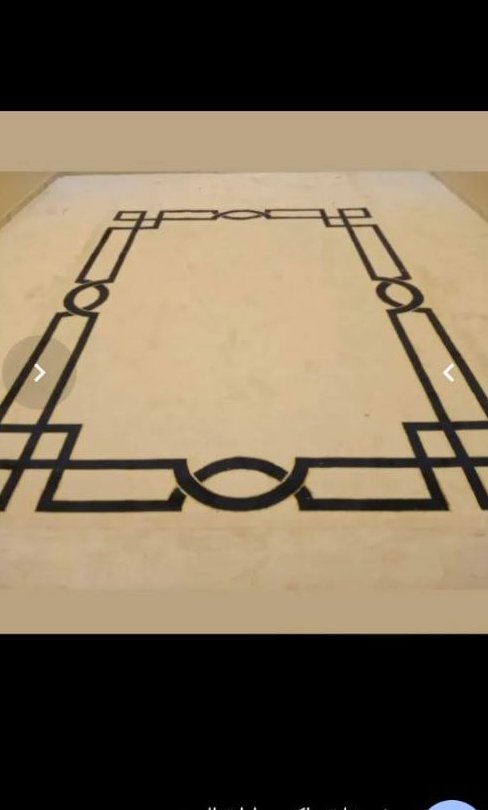 سجاد بنقوش هندسية كبيرة